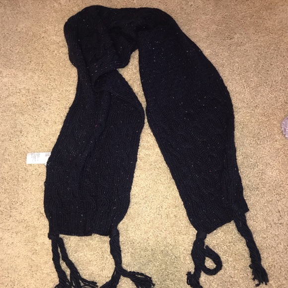 Scarf - Picture 1 of 3